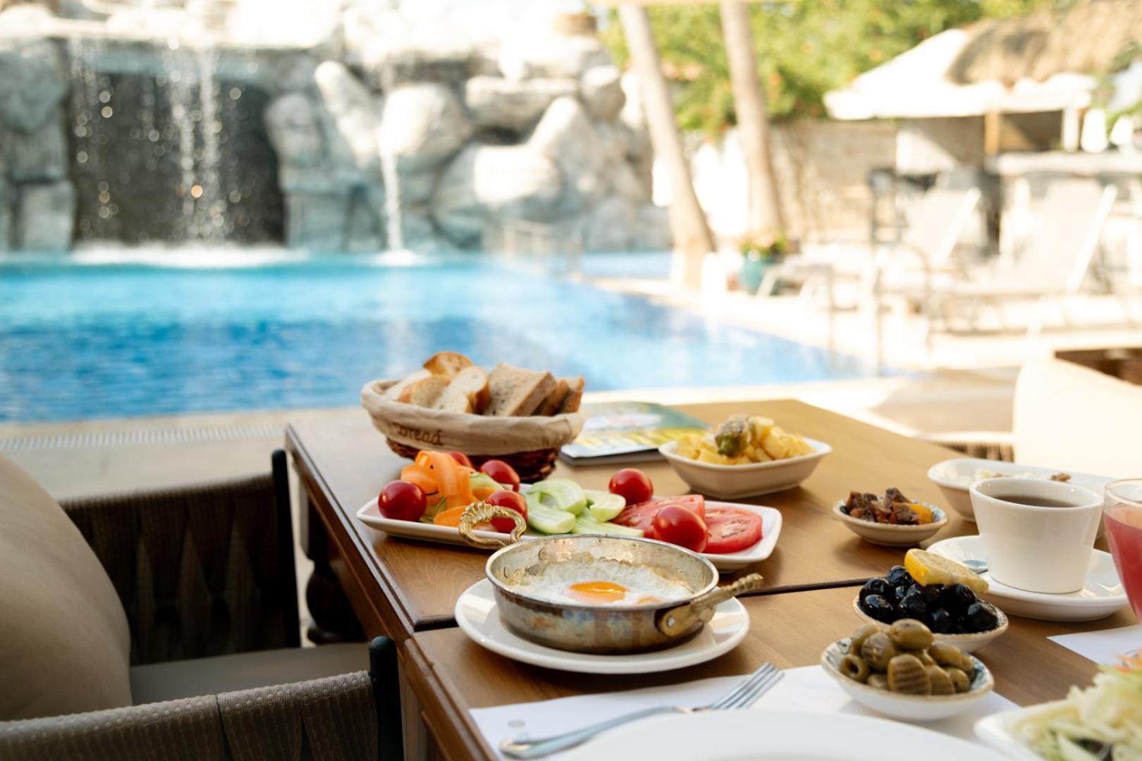 Five Diamonds Hotels Alacatı Bagian luar foto